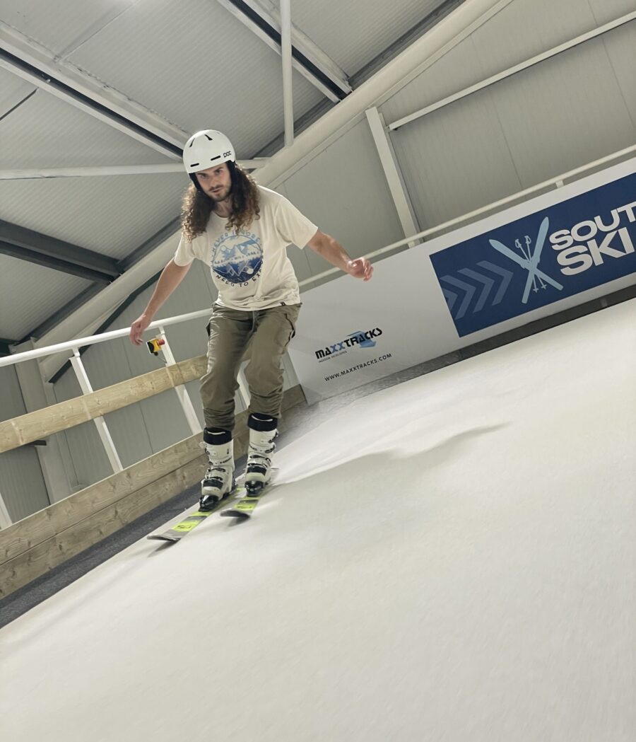 DISCOVER THE ULTIMATE INDOOR SKI EXPERIENCE